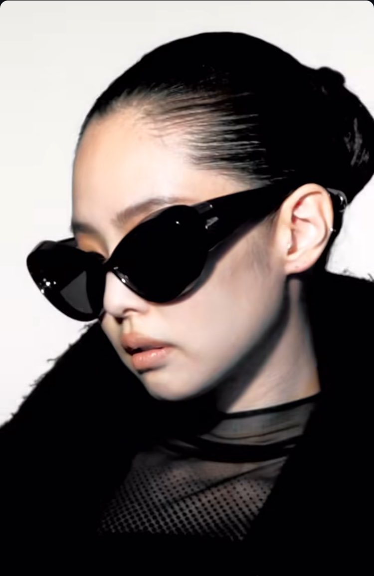 jenscharisma's tweet photo. who is this DIVA https://t.co/TdvQSgTCvn