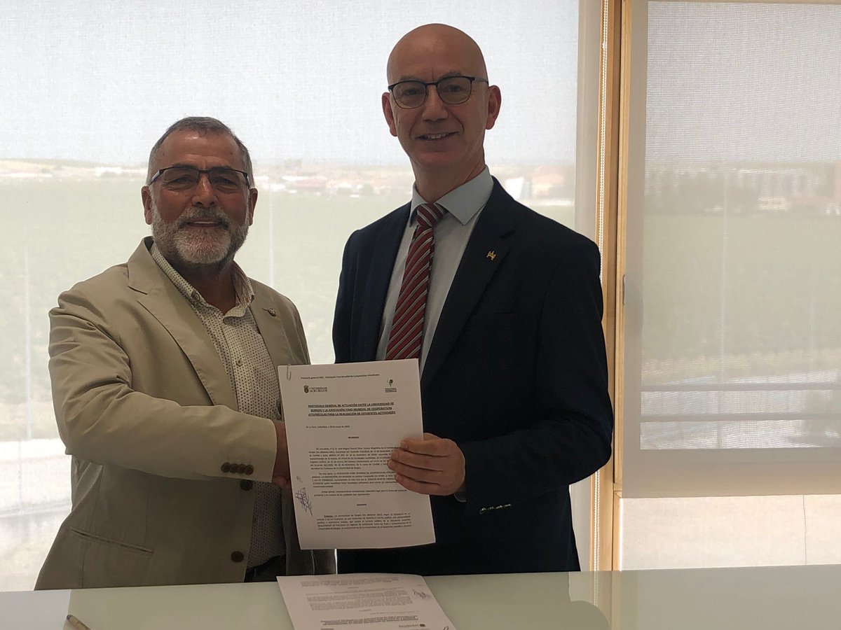 Hoy estamos en la firma de un convenio de colaboración entre la Universidad de Burgos y el Foro de Asociaciones de Cooperativas Vitivinícolas que incluye colaboración en materia de investigación.