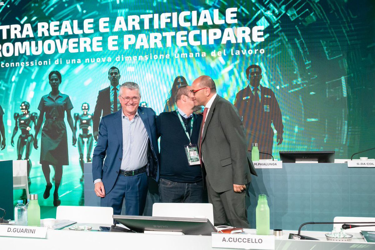FisascatCisl75's tweet photo. 🟢 #30maggio #XXICongresso Nazionale #FisascatCisl Il neoeletto #ConsiglioGenerale rielegge @VincenzoDellOr2 segretario generale aggiunto della federazione cislina. Ad Maiora! 

#PromuoverePartecipare 

📸 https://t.co/lfsT3iE5dw https://t.co/S2sHKN0Lag