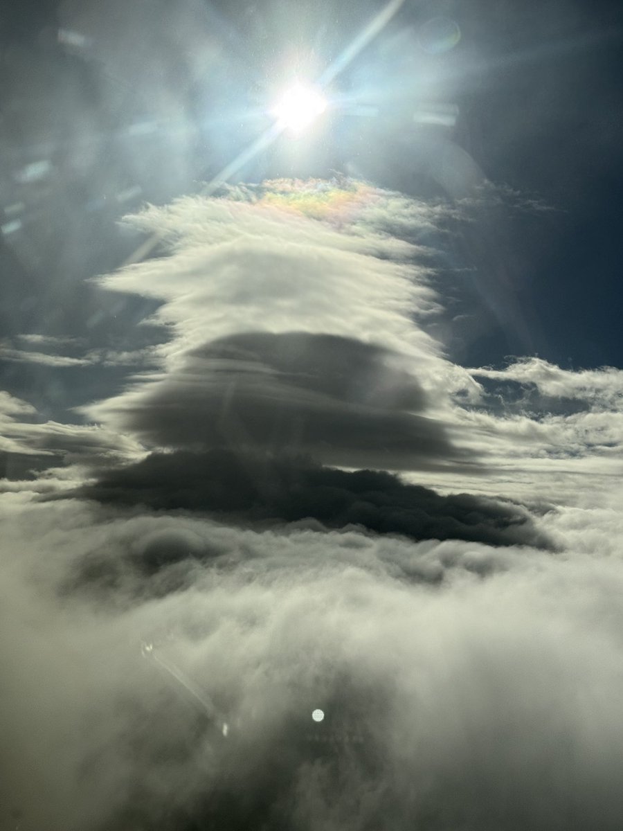 jumpjim's tweet photo. Some quite impressive lenticular formations we came past the other morning on the way into Heathrow (Sorry for the smeary windscreen)
#dailycloud https://t.co/jYjLpk991H