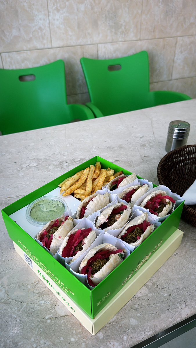 restaurant9Tab's tweet photo. بوكس فلافل عبدون الجديد ب ٢١ ريال 🤩🤯
في جميع الفروع ( الدخل + الحمراء+ مروج الامير) #مطاعم_تبوك #تبوك #اعلان #مطاعم https://t.co/UHviUtBCGg