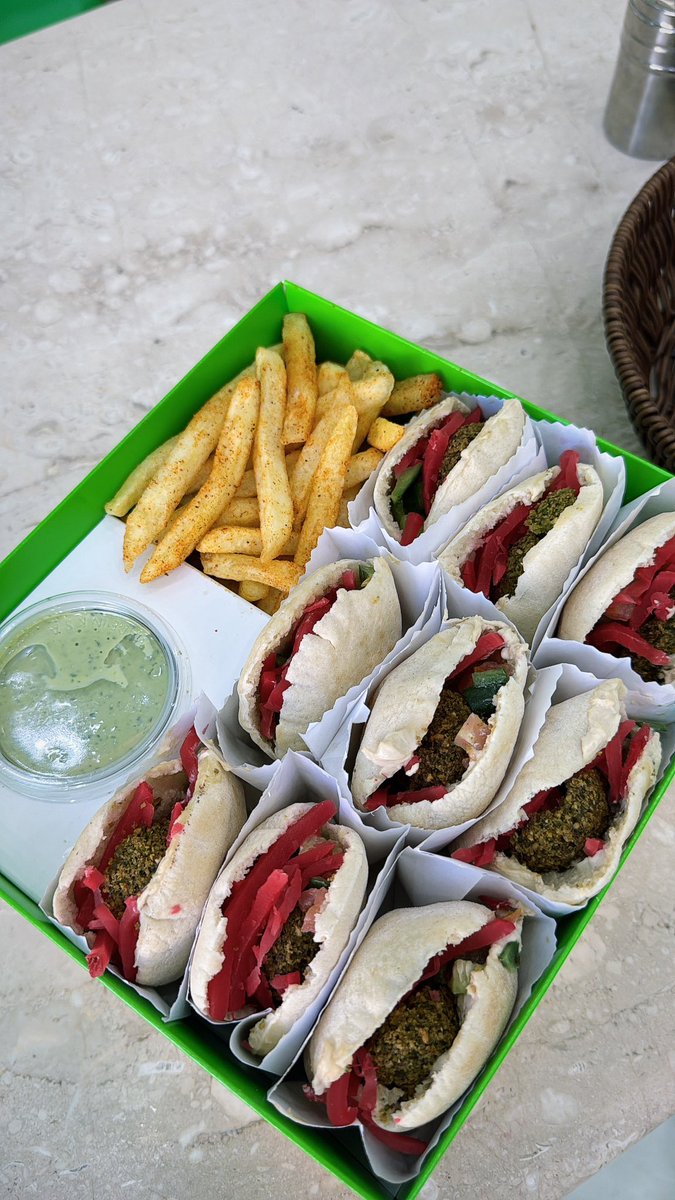 restaurant9Tab's tweet photo. بوكس فلافل عبدون الجديد ب ٢١ ريال 🤩🤯
في جميع الفروع ( الدخل + الحمراء+ مروج الامير) #مطاعم_تبوك #تبوك #اعلان #مطاعم https://t.co/UHviUtBCGg
