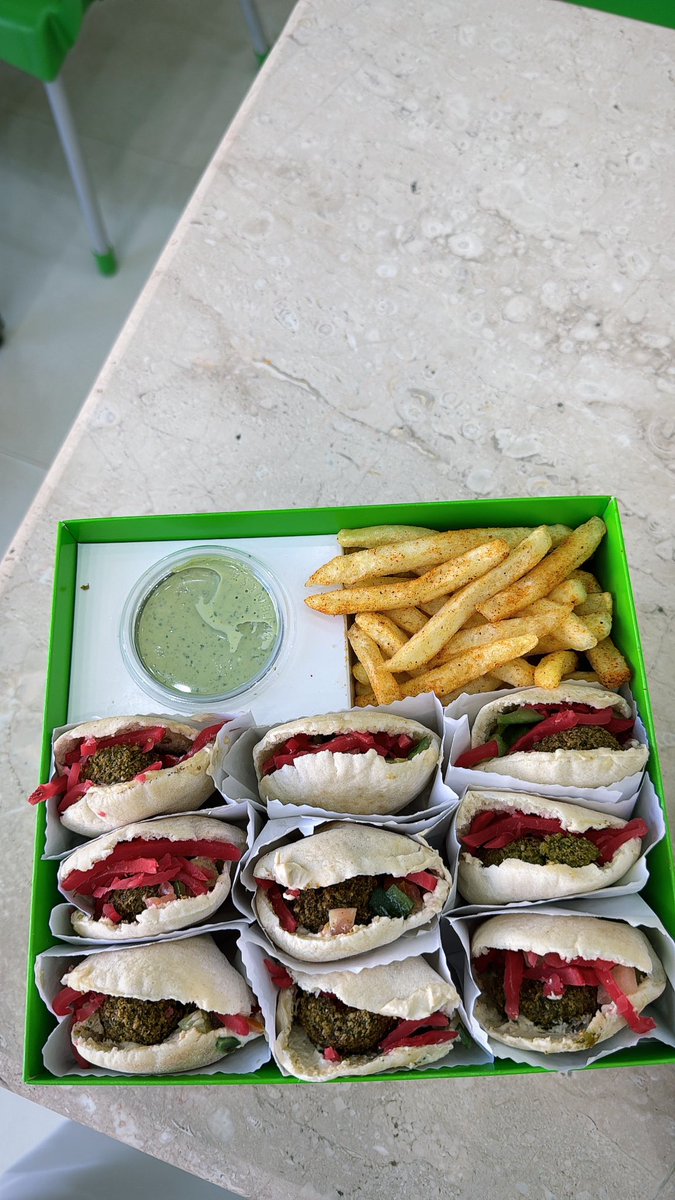 restaurant9Tab's tweet photo. بوكس فلافل عبدون الجديد ب ٢١ ريال 🤩🤯
في جميع الفروع ( الدخل + الحمراء+ مروج الامير) #مطاعم_تبوك #تبوك #اعلان #مطاعم https://t.co/UHviUtBCGg