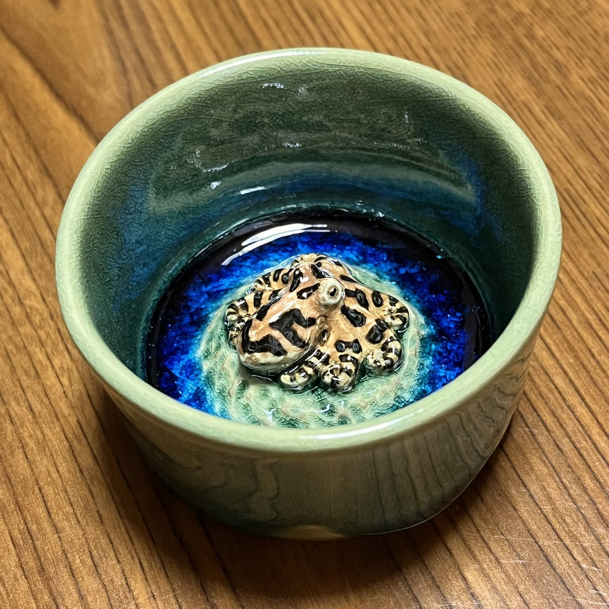 Usaginorara1's tweet image. ヒョウモンダコのぐい呑みを作りました。
自分でも思わずドキリとするクオリティに仕上がりました。