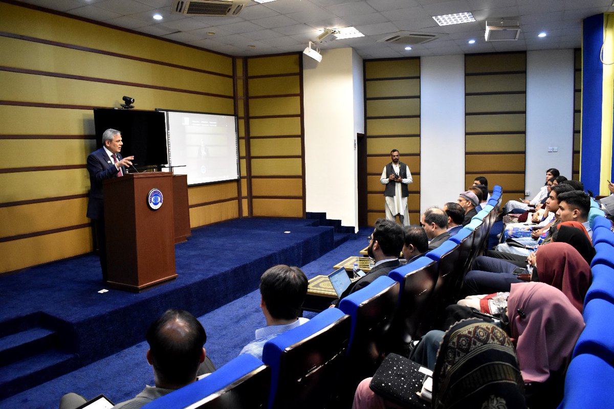 COMSATS Secretariat (@comsats_en) on Twitter photo COMSATS & <a href="/CUIofficial/">CUI-Official</a> joined hands to organize e-Conference on 'Modern MRI: From Core Principles to #AI-Driven Applications'. Aligned with #UNSDG 3, the event explored transformative potential of MRI - a technology that has redefined diagnostics and is continuously evolving COMSATS & <a href="/CUIofficial/">CUI-Official</a> joined hands to organize e-Conference on 'Modern MRI: From Core Principles to #AI-Driven Applications'. Aligned with #UNSDG 3, the event explored transformative potential of MRI - a technology that has redefined diagnostics and is continuously evolving