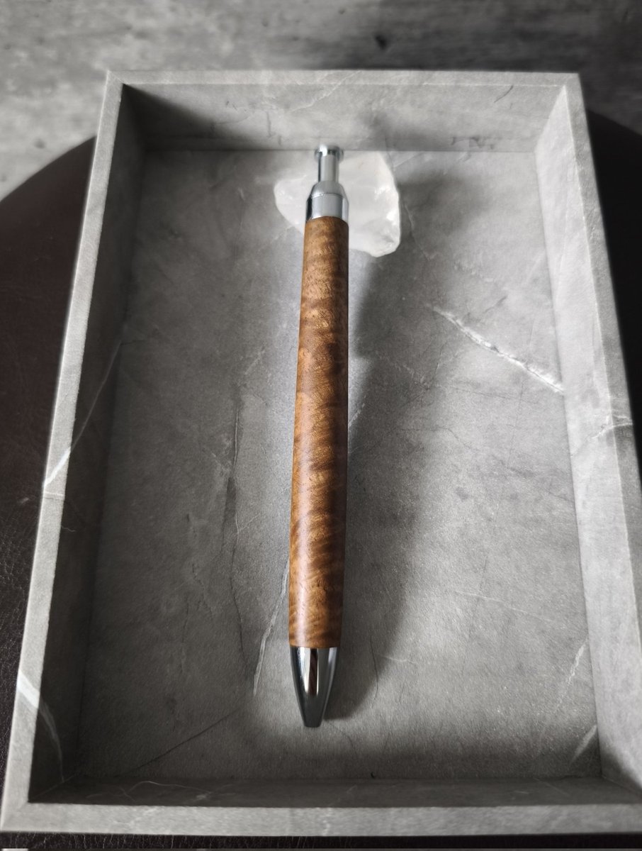 バストーニュウォルナット