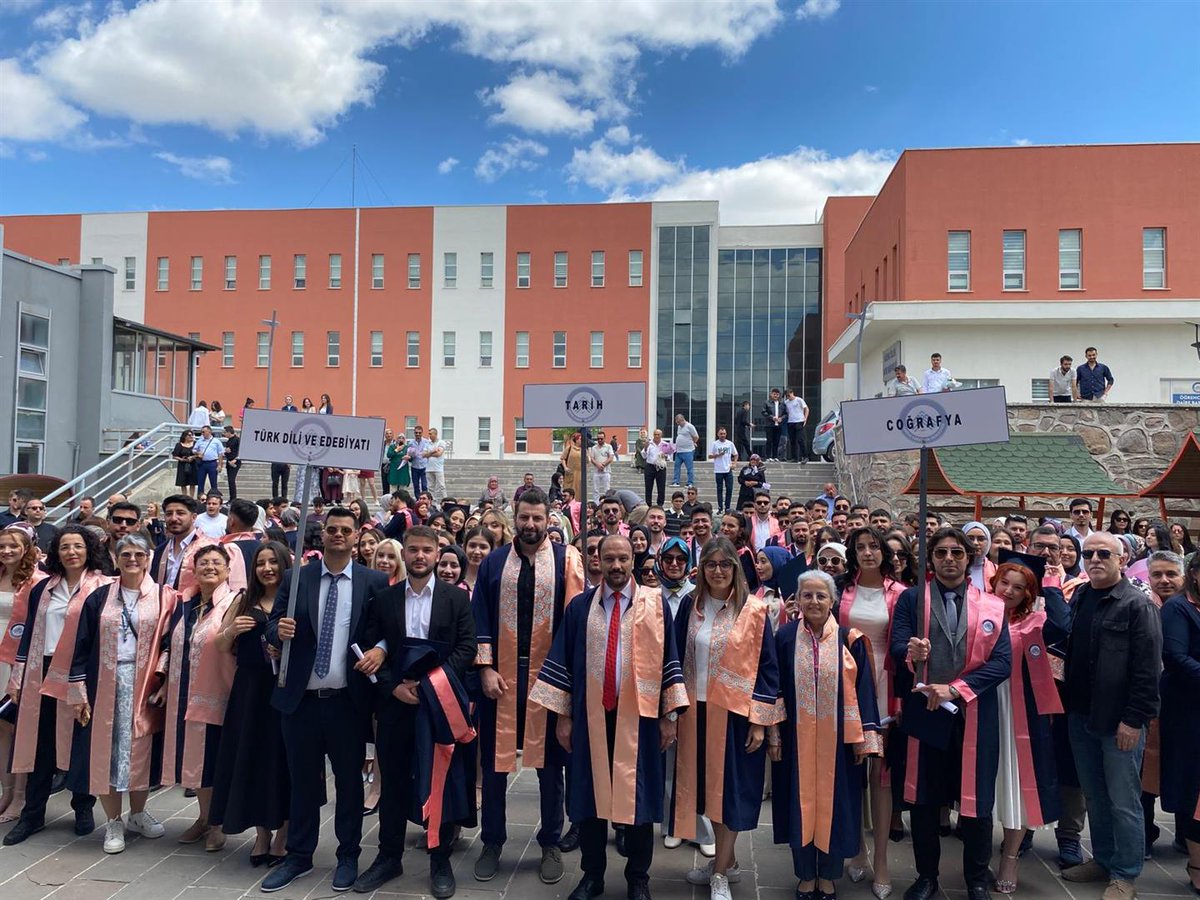 CAKUEdebiyat's tweet photo. Fakültemiz 2024-2025 Akademik Yılı Mezuniyet Töreni Yapıldı.

https://t.co/GVFF1lBXDO https://t.co/QSwwsDKHhv