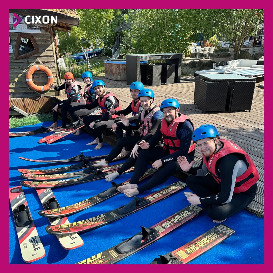 CIXON_de's tweet image. Offsite 2025 = Team, Talks &amp;amp; Treffsicherheit 🎯

Mit @HubSpot im Refugium Lausitzer Seenland: Workshops, Lasertag, Wasserski, Bogenschießen – und natürlich Kartfahren!
🏁 Sieger: Dominik Märtzke – unsere Kart-Legende!

#offsite2025 #hubspotlove #workhardplayhard