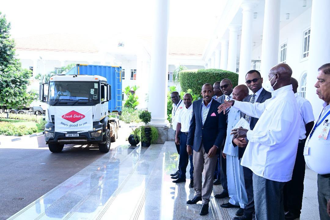 H.E The President of Uganda <a href="/KagutaMuseveni/">Yoweri K Museveni</a> flagged off the first consignment of milk powder to Algeria by #FreshDairy. 
✅This is part of continued efforts by Gov of Uganda to ensure milk export market for local companies using bilateral negotiations
<a href="/DDAUganda/">Dairy Development Authority</a> <a href="/FrankTumwebazek/">Frank K Tumwebaze,MP: Isaiah 41: 11</a>
