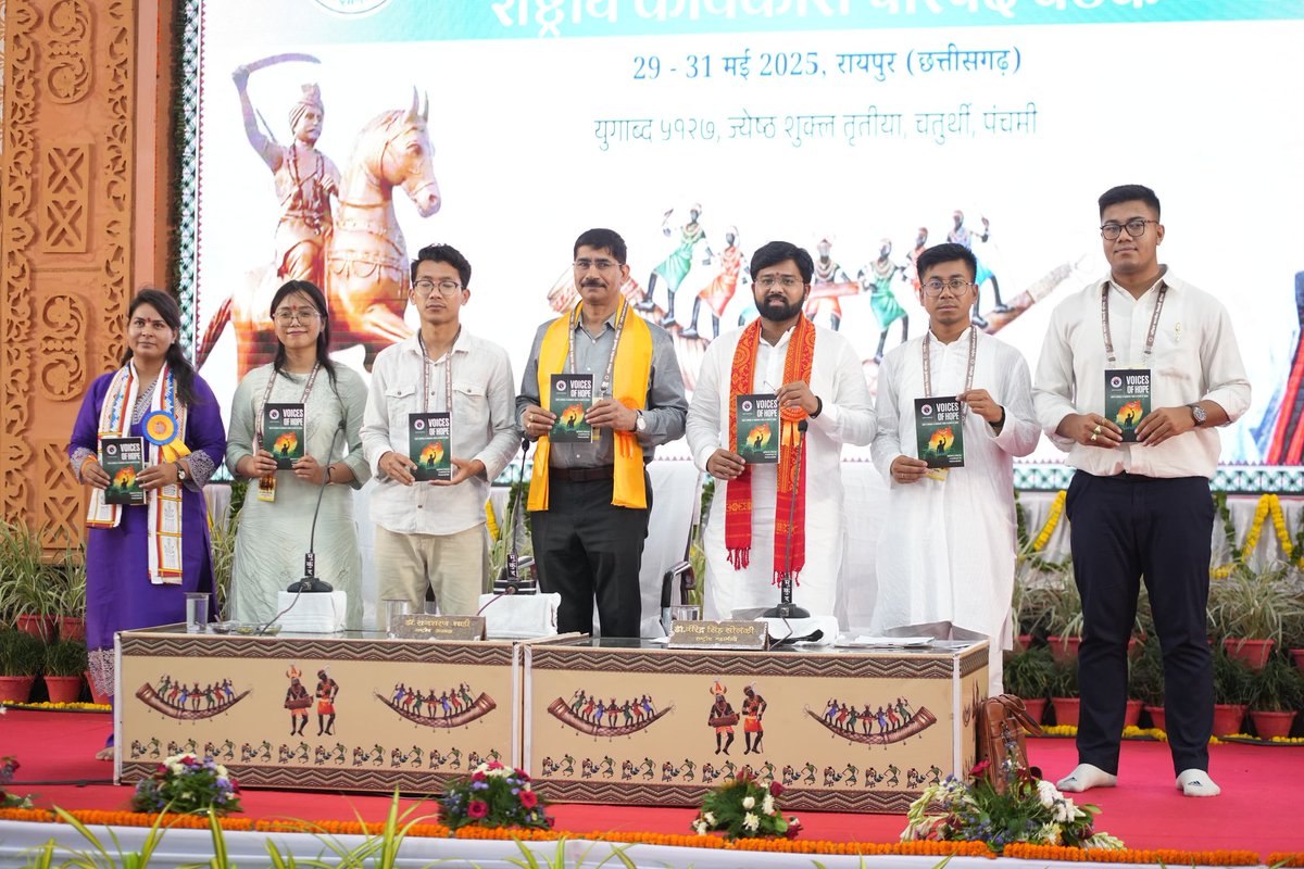 ABVPVoice's tweet photo. The book 'VOICES OF HOPE, ABVP's Support to Manipur's Youth at Times of Crisis written by Dr. Aribam Indira was published by ABVP Manipur was launched at #ABVPNECRaipur by National President, Prof. @DrRajSharan, National General Secretary, Dr. @DrVirendraSS,National  Secretary @Kshama_Sharmaa. 

This book is the compilation of ABVP seva activities during Manipur ethenic crisis that acted as voice of hope and motivated the youth and students of state.