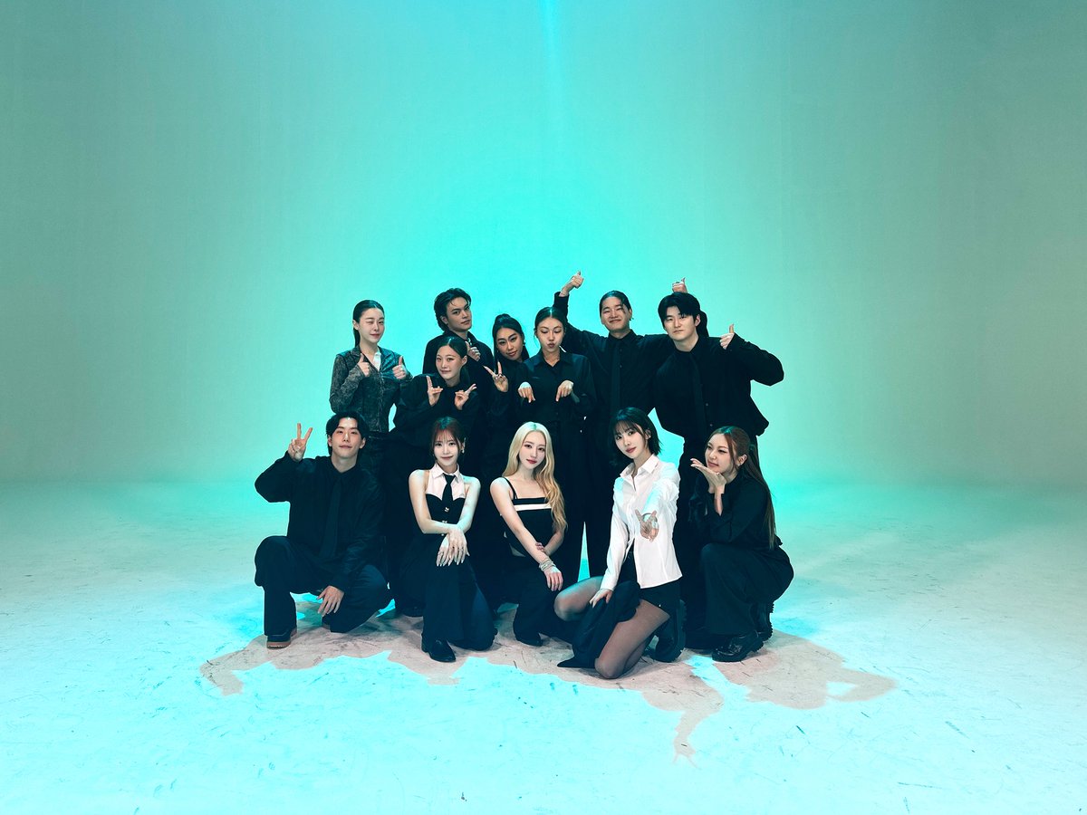 [🎁] 꿈둥이 사진 보고 가세요❤ 

‘수트댄스’ 비하인드 사진 공개‼

🔗 youtu.be/UkJ_pa3Wva8?fe…

#유아유 #UAU 
#Dreamcatcher_UAU
#수트댄스 #SuitDance