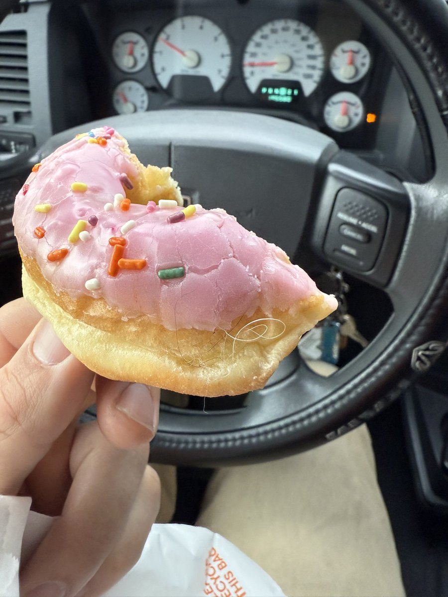 jdoherty666's tweet photo. @dunkindonuts 729 Boston rd Billerica ma . Your company hires the most incompetent people and you guys are so consistent at fucking up orders . Do better . Not only is there a clump of hair in the donut but gave them my coffee back to make it right, and they still mess it up🙌🏻 https://t.co/kH2bxhYpSg