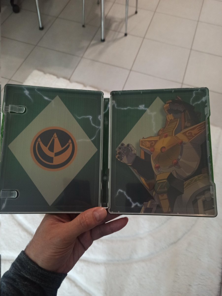 Kazou15's tweet photo. @racool33 @SteelbookV Même remarque ! @MaxEnt_FR est-ce normal qu'il n'y ait pas d'emplacement pour le jeu switch ? https://t.co/8lJjCTJJat