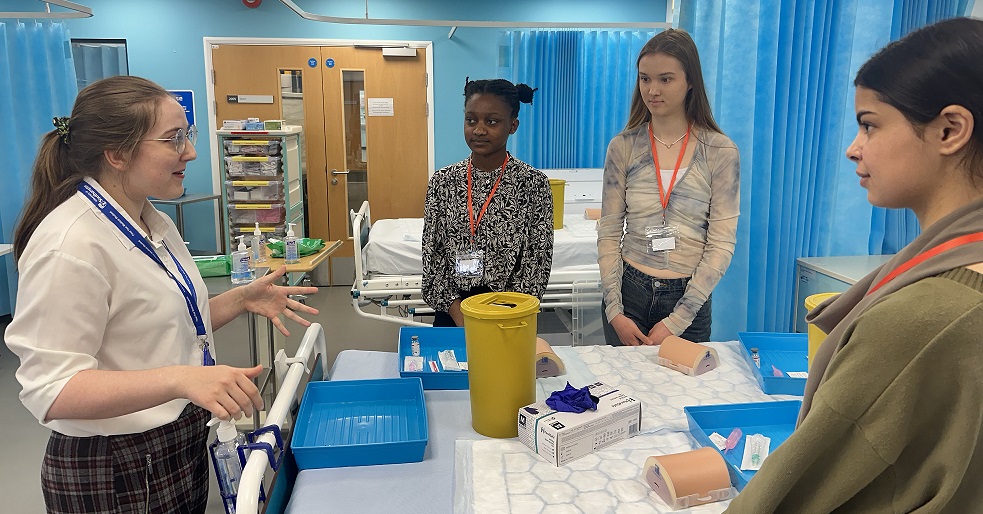 We welcomed 28 Year 12 students to Southampton for our Widening Access to Medicine course — supporting future doctors from underrepresented backgrounds.
They took part in clinical workshops and virtual work experience. Read the story here: southampton.ac.uk/medicine/news/…