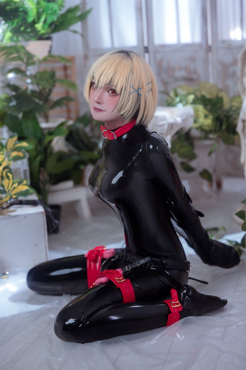 tang163diancom's tweet photo. 妄想美术部~虎猫巧克力冰淇淋cosplay~下

为数不多有戴上拘束直臂单手套

トラ子:@tang163diancom 
📷:@hpomgs 
原作:@puringaoisiyo
#cosplay #Latex #クロネコチョコアイス https://t.co/yZY2LVKyxO