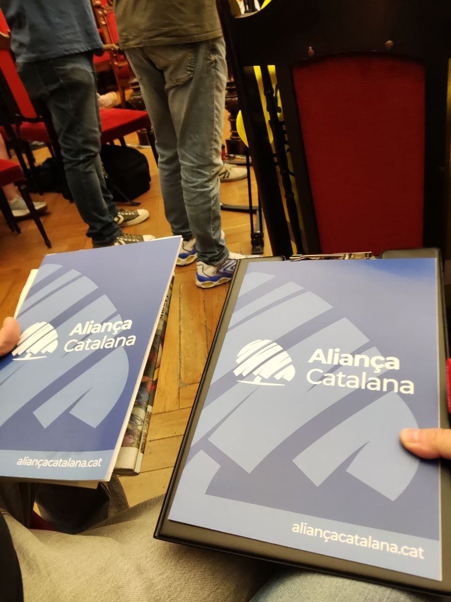 Els companys d'Aliança Catalana (<a href="/CatalunyaAC/">Aliança Catalana</a>) al ple de #Terrassa (<a href="/ajterrassa/">Ajuntament de Terrassa</a> ).

<a href="/V_OccidentalAC/">Aliança Catalana-Vallès Occidental</a> 👏👏👏💪💪💪

#SalvemCatalunya
#SalvemTerrassa 
#SalvemVallesOccidental