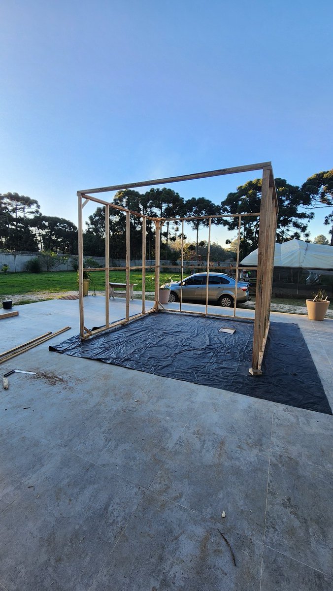 Então, estamos montando um cenário! Se tem uma coisa que eu piro é quando dá para construir coisas haahahayahaha