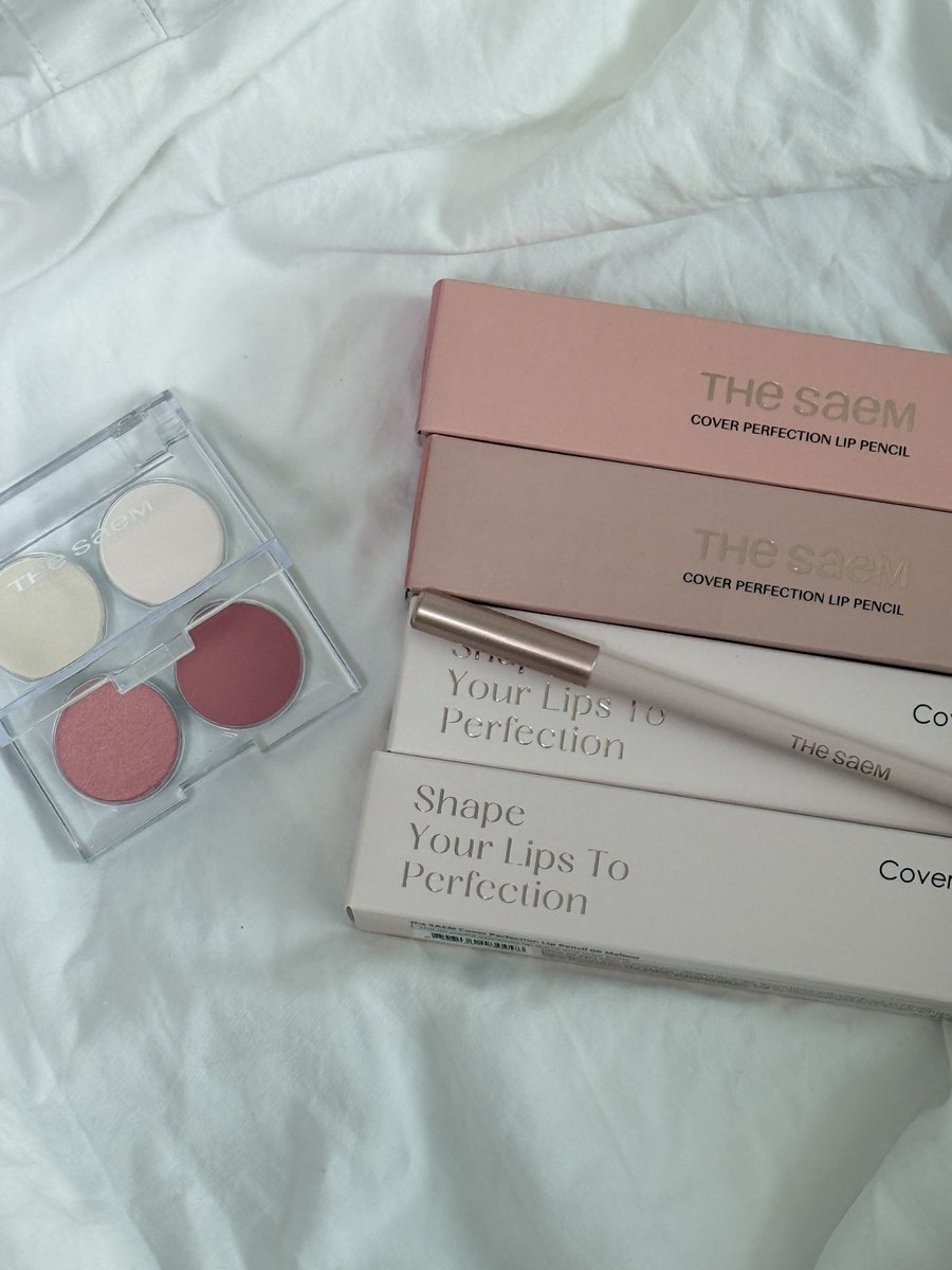 #제품제공
#RT 추첨 한 분께 샘물 싱글 섀도우(매트) PK01 울먹이는 핑크&amp;커버 퍼펙션 립 펜슬 01 니어를 드려요!

더샘 메이크업 필수 조합 팔레트와 립펜슬로 메이크업을 해 봤어요❤️

베스트셀러 컬러 조합으로 만든 더샘 팔레트와 멀티 유즈 립펜슬 🔜
자세한 내용은 타래로 알려드릴게요😽