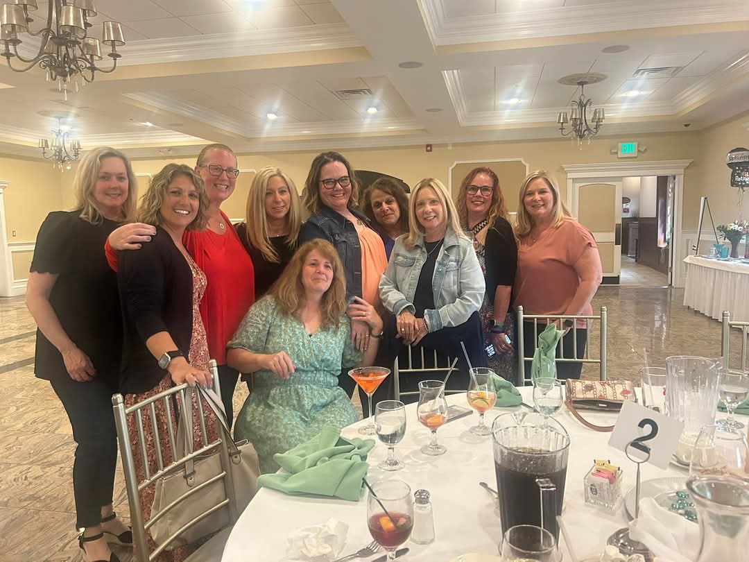 KayRed04's tweet image. Celebrating a legend!  We love ya Vina!  Happy Retirement 🎊