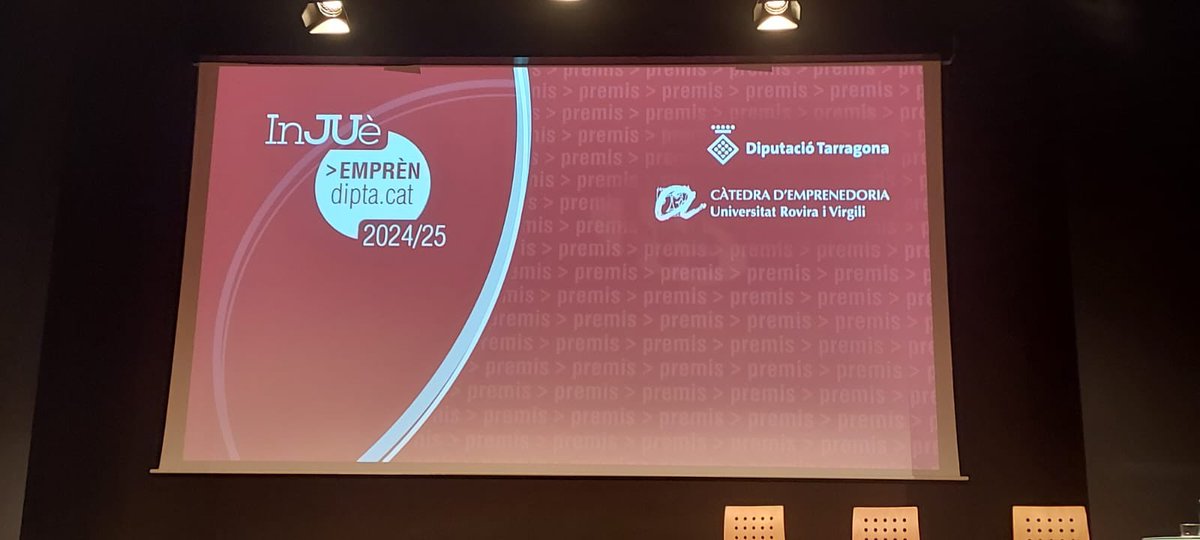 EscolaJoan23's tweet photo. BAT | L’alumnat de #1BAT que cursa l’assignatura d’Economia va participar al lliurament de reconeixements i premis als projectes d'Emprenedoria que atorga la Diputació deTarragona.
#InJuè
@Dipta_cat
@universitatURV https://t.co/WOz2it5hSR