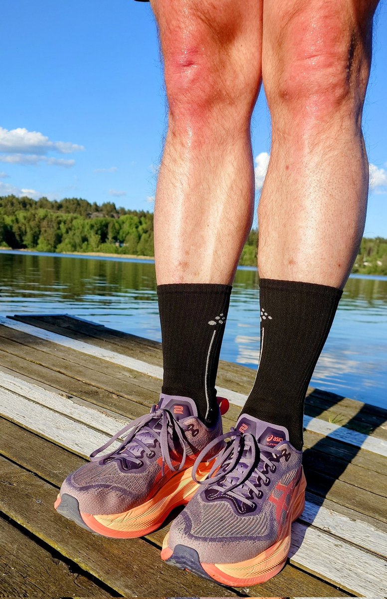 Känslan av att känna sig snabb utan att vara det, den kraften sitter definitivt i skorna. ☺️🏃🏼‍♂️ Invigde mina nya vägskor igår och satans så responsiva dom är, underbar studs! 👟👟🤩👍🏼 #löparvad
