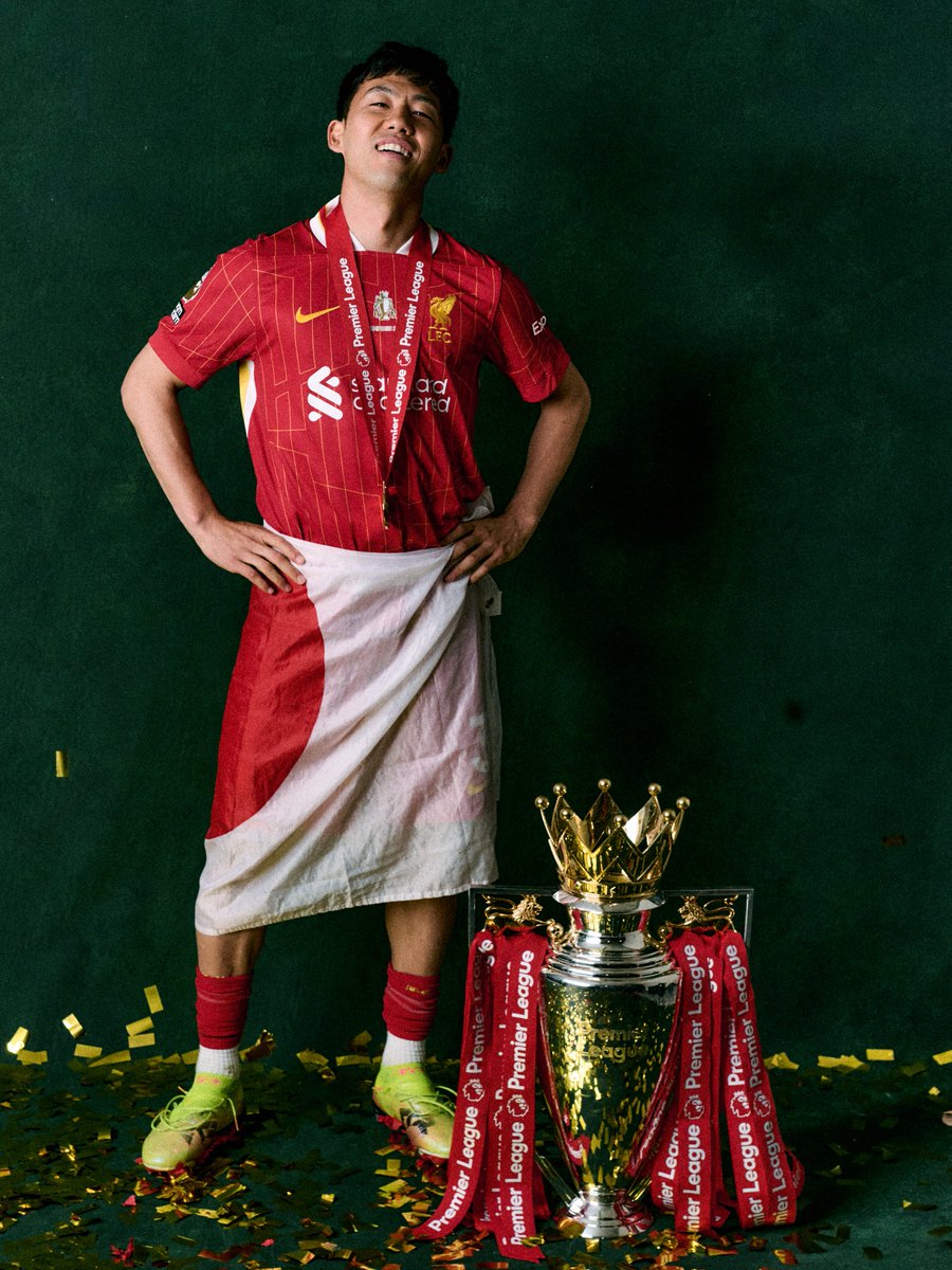LFCJapan's tweet photo. プレミアリーグを極めた日本の主将！ 🇯🇵🏆㊗️ https://t.co/mcFWYKcAMa