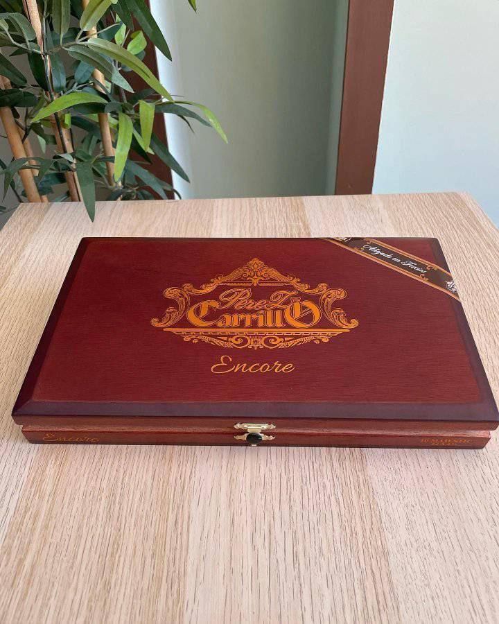 StongTracy61544's tweet photo. The Encase line is a testament to the artistry and dedication of the Carrillo family, offering a range of flavors and strengths to suit discerning cigar enthusiasts. #CarrilloEncase #PremiumCigars #CigarArtistry #CigarConnoisseur https://t.co/baFMdFbGQt