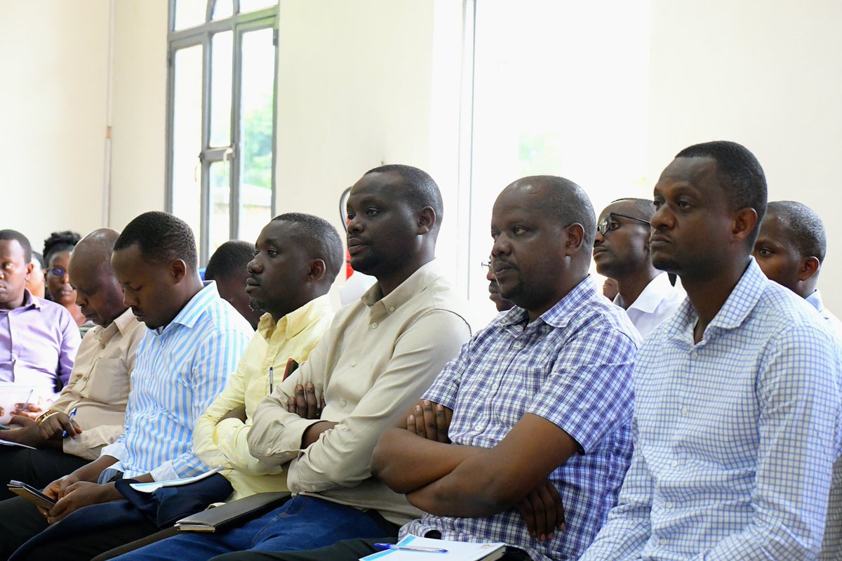 RTB_Rwanda's tweet photo. Uyu munsi, Umuyobozi mukuru wa RTB, @PUmukunzi  na @AKayitesiAlice , Guverineri wa @RwandaSouth , bayoboye inama nyunguranabitekerezo ku ihangwa ry’umurimo mu Ntara y’Amajyepfo. Iyi nama ifite insanganyamatsiko igira iti "Ihangwa ry’umurimo, intego dusangiye"  #DuhangeImirimo https://t.co/IvRqIzZqI0