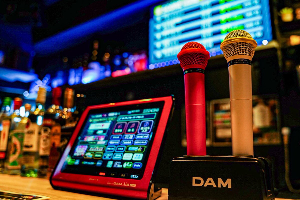 🪩カラオケBAR営業🪩

本日30日(金) 26:00まで営業中！

DAM歌い放題＆飲み放題 1.5h ¥3,000 
(延長1h ¥2,000)

ライブハウスでカラオケできるのはここだけ！！🍻

#badkneelab
#BAR 
#KARAOKE