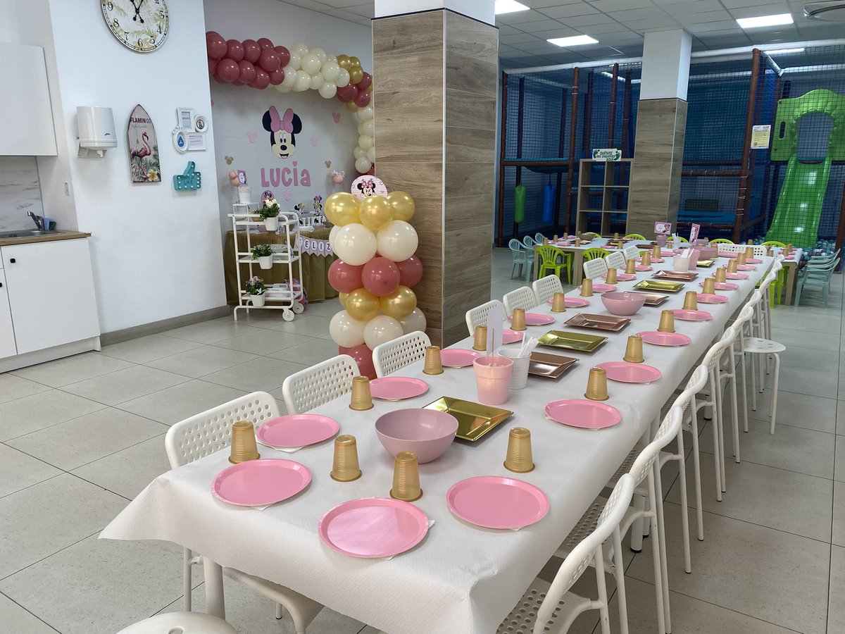FunInsideParty's tweet photo. Primer añito de Lucía, y celebrándolo con nosotros🎂🎉. La decoración fue muy personalizada, tonos de globos y menaje, para que quedara súper bonito y al gusto de los papis. Muchas gracias por vuestra confianza, hasta la próxima🤗 #CumpleañosLucía #funinsideparty #funinside https://t.co/bZjFlCLTfM