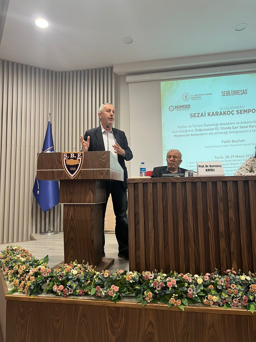 thaziroglu's tweet photo. Üstad Sezai Karakoç’u, okuduğu Ankara Üniversitesi Siyasal Bilgiler Fakültesinde andık. 
Ve Diriliş Düşüncesinin Temel Dinamiklerini konuştuk. https://t.co/jbmxiqzrwm