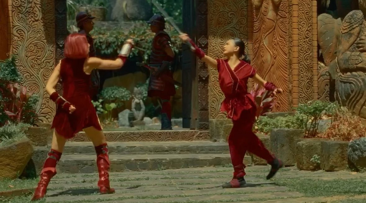 rastronewgen's tweet photo. Pirena and young Flamarra (and her biceps) 

#Encantadia #Sanggre https://t.co/UqqbrEv6YL