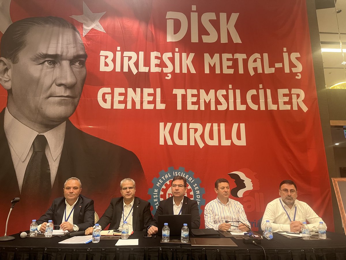 Genel Temsilciler Kurulumuz da konuşmalar sık sık mücadele sloganları ile devam ediyor "Kurtuluş Yok tek başına ya hep beraber ya hiçbirimiz"