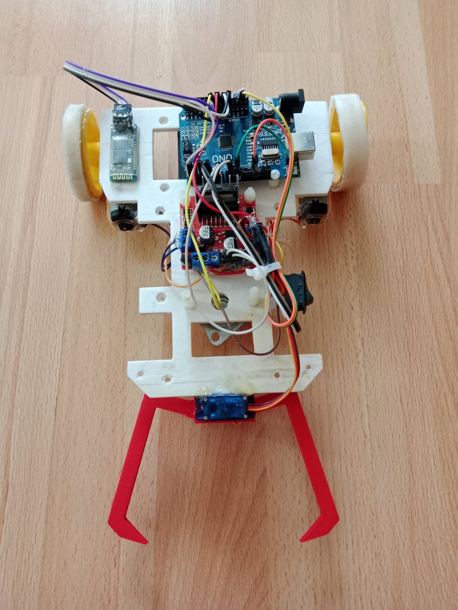 ipek_esinn's tweet image. Kendi işim dışinda herseyle ugraşan ben.Kargo arabası birincilik aldı😎
#STEM #RobotikKodlama #MakerHareketi #AnnelikDokunuşu.