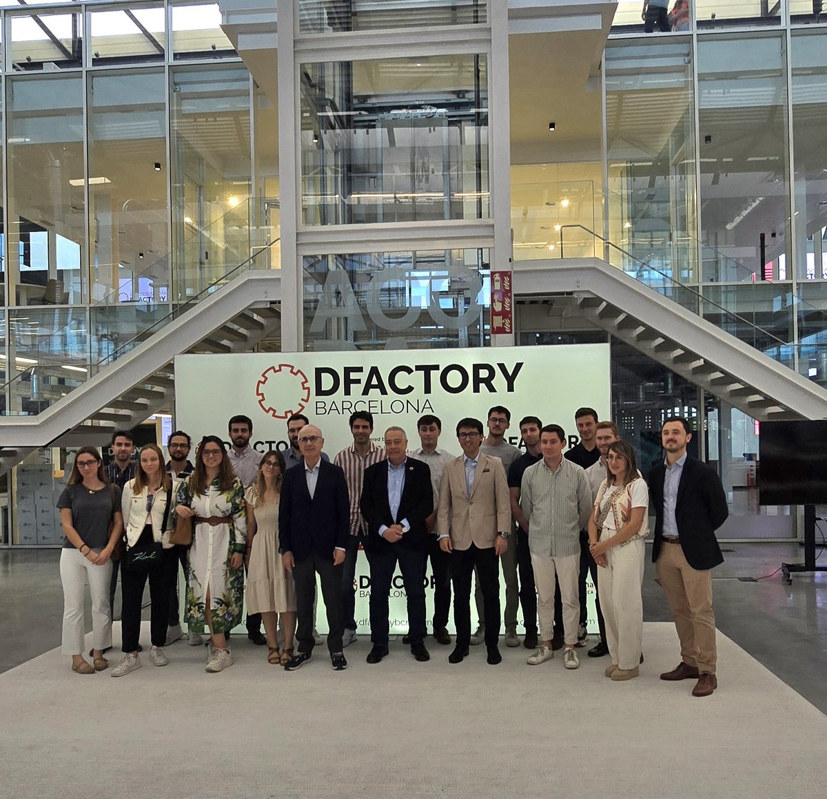 AELeadership (@aeleadership_eu) on Twitter photo Visita a les instal.lacions i a les empreses de @dfactorybcn al <a href="/ConsorciZF/">Consorci de la Zona Franca de Barcelona</a> per conèixer el desenvolupament de la tecnologia de la #indústria 4.0.
<a href="/pere_navarro/">Pere Navarro Morera</a> ha acompanyat els i les alumnes d'#AEL en la visita a aquest complex tecnològic. Visita a les instal.lacions i a les empreses de @dfactorybcn al <a href="/ConsorciZF/">Consorci de la Zona Franca de Barcelona</a> per conèixer el desenvolupament de la tecnologia de la #indústria 4.0.
<a href="/pere_navarro/">Pere Navarro Morera</a> ha acompanyat els i les alumnes d'#AEL en la visita a aquest complex tecnològic.