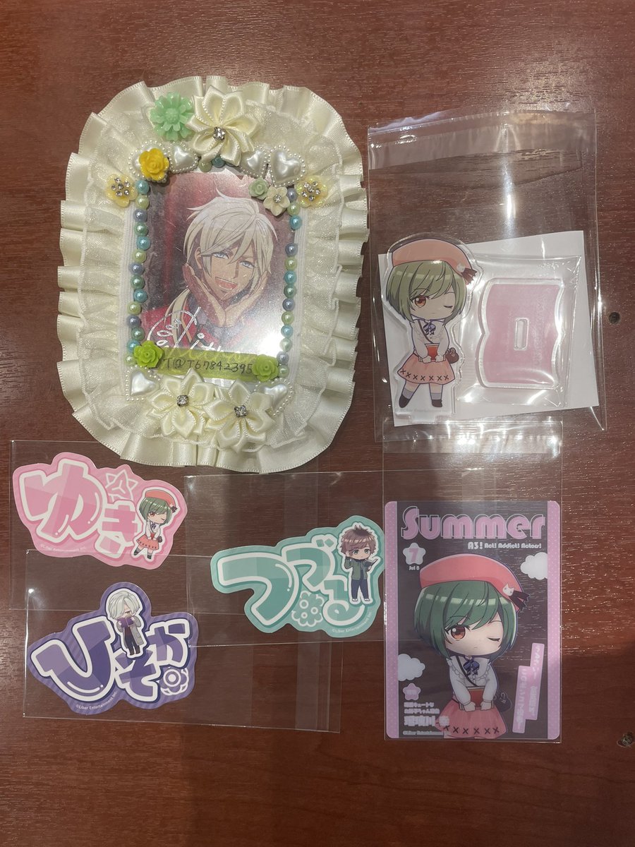 【交換 A3! ほんのひきだし 書店コラボ お名前ステッカー ミニキャラアクリルスタンド 雑誌風クリアカード  】

(譲)アクスタ→幸
　　クリカ→幸
　　ステッカー→幸、綴、密

(求)アクスタ→シトロン
　　クリカ→ガイ
       ステッカー→ガイ1枚、シトロン2枚

↓