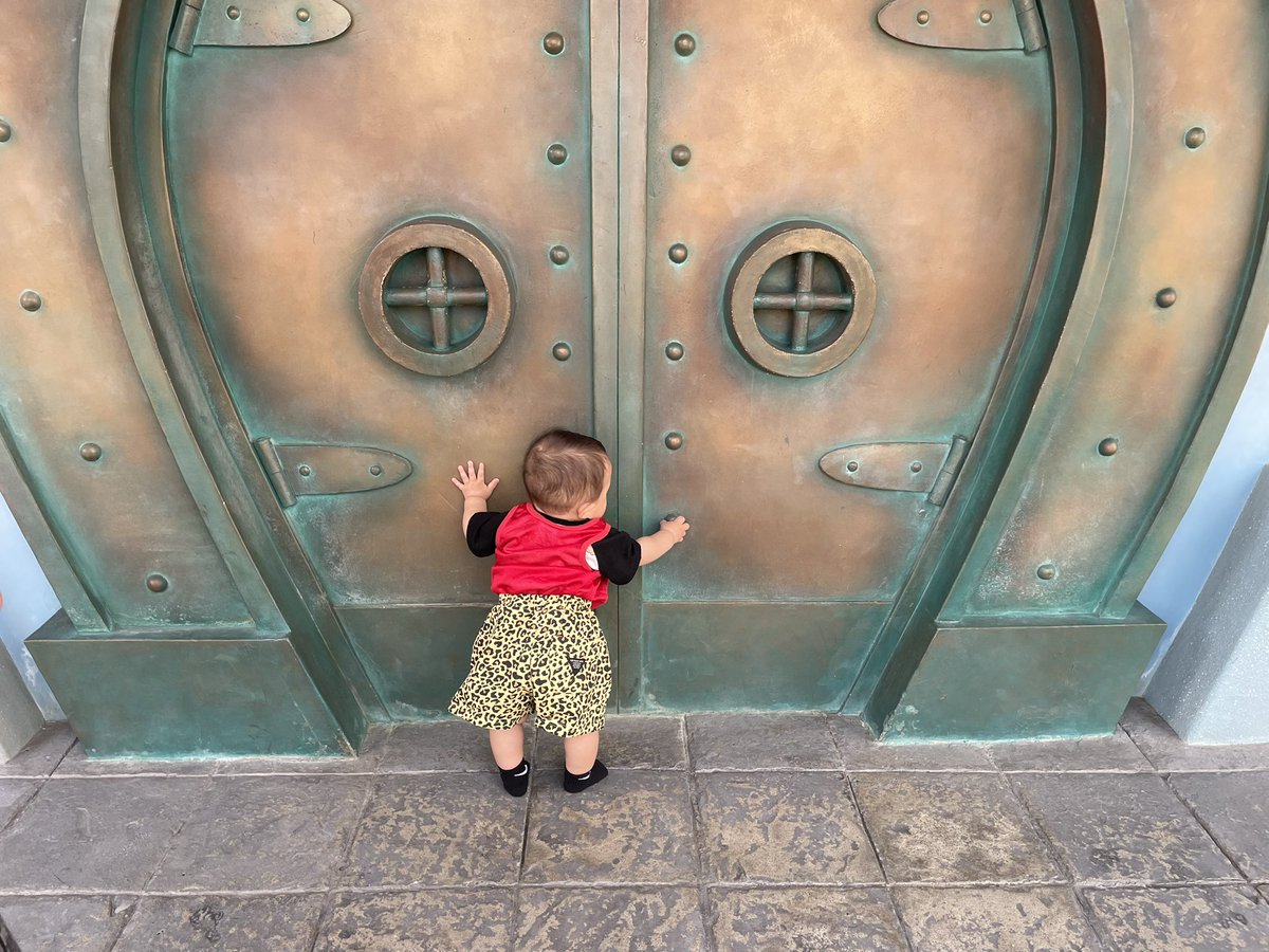 rap_rapzl's tweet photo. 1人で座っていくつかアトラクション乗れた🐭🏰
大きくなったなあ〜〜 https://t.co/kQVKlzvNaa