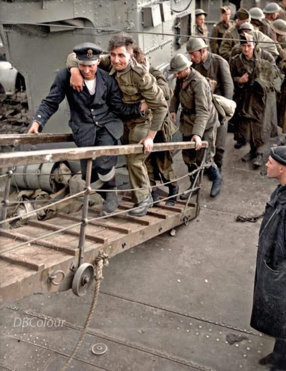 colour_history's tweet image. A Naval Petty Officer assists a wounded 'Tommy' up the gangplank, followed by French troops, from a British Naval destroyer at Dover, 31 May 1940.
Image: IWM (H 1622)