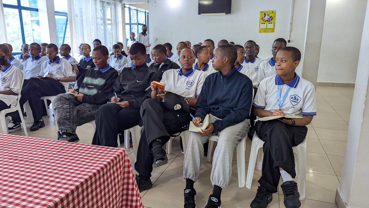 ESBKAMONYI's tweet photo. Mu rwego rwo kumenya neza ibyo biga, cyane cyane mu masomo ya Geography na Entrepreneurship, Abanyeshuri ba Ecole Sainte Bernadette Kamonyi (S5HGL&amp; S5MEG) hamwe n'abarezi babo bakoze Urugendoshuri aho basuye URWIBUTSO Enterprise Sina Gerald kuri Nyirangarama bagasura ibikorwa... https://t.co/r2IghYKqyM