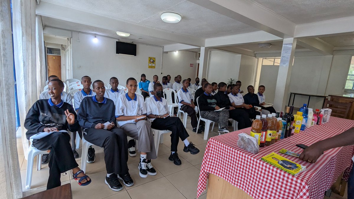 ESBKAMONYI's tweet photo. Mu rwego rwo kumenya neza ibyo biga, cyane cyane mu masomo ya Geography na Entrepreneurship, Abanyeshuri ba Ecole Sainte Bernadette Kamonyi (S5HGL&amp; S5MEG) hamwe n'abarezi babo bakoze Urugendoshuri aho basuye URWIBUTSO Enterprise Sina Gerald kuri Nyirangarama bagasura ibikorwa... https://t.co/r2IghYKqyM