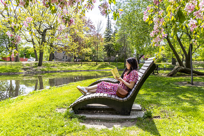 Il y a quelque chose de magique dans l’air quand l’été s’installe à #Montréal. Les rues s’animent, les terrasses débordent, les parcs deviennent des lieux de rassemblement ☀️

Pour en profiter, voici un petit guide de nos incontournables mtl.org/fr/experience/…

📷 <a href="/evablue/">Eva Blue</a>