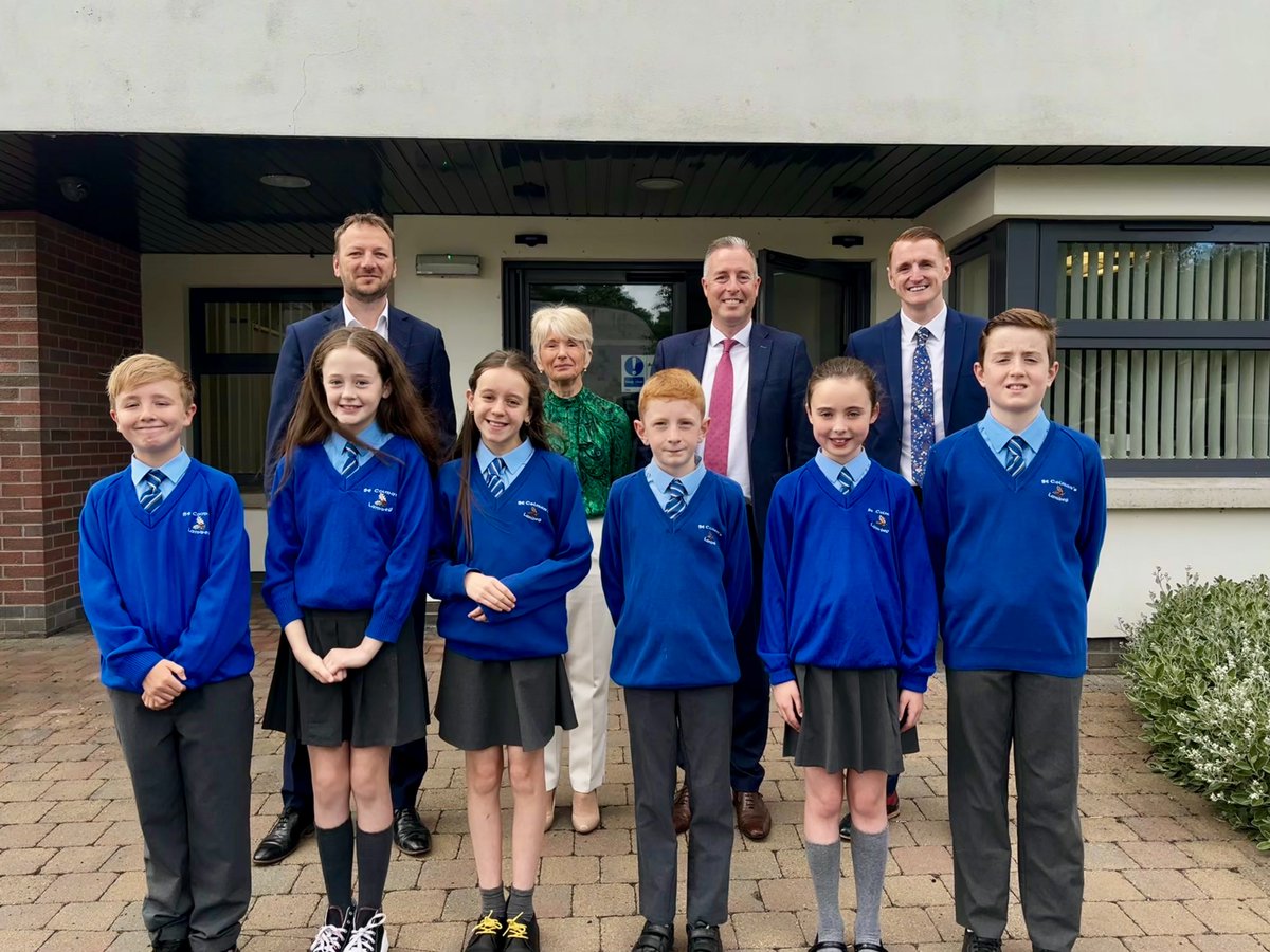 Education_NI's tweet photo. Education Minister @paulgivan visited St Colman's Primary School this morning to meet with Vice Principal Ciaran McCaffery, Chairperson of the Board of Governors, Nuala McMorrow, and Paul Gill from the Board of Governors. 

The minister toured the school and listened to a performance from the choir. He also had a useful discussion on the school's vision and future plans.