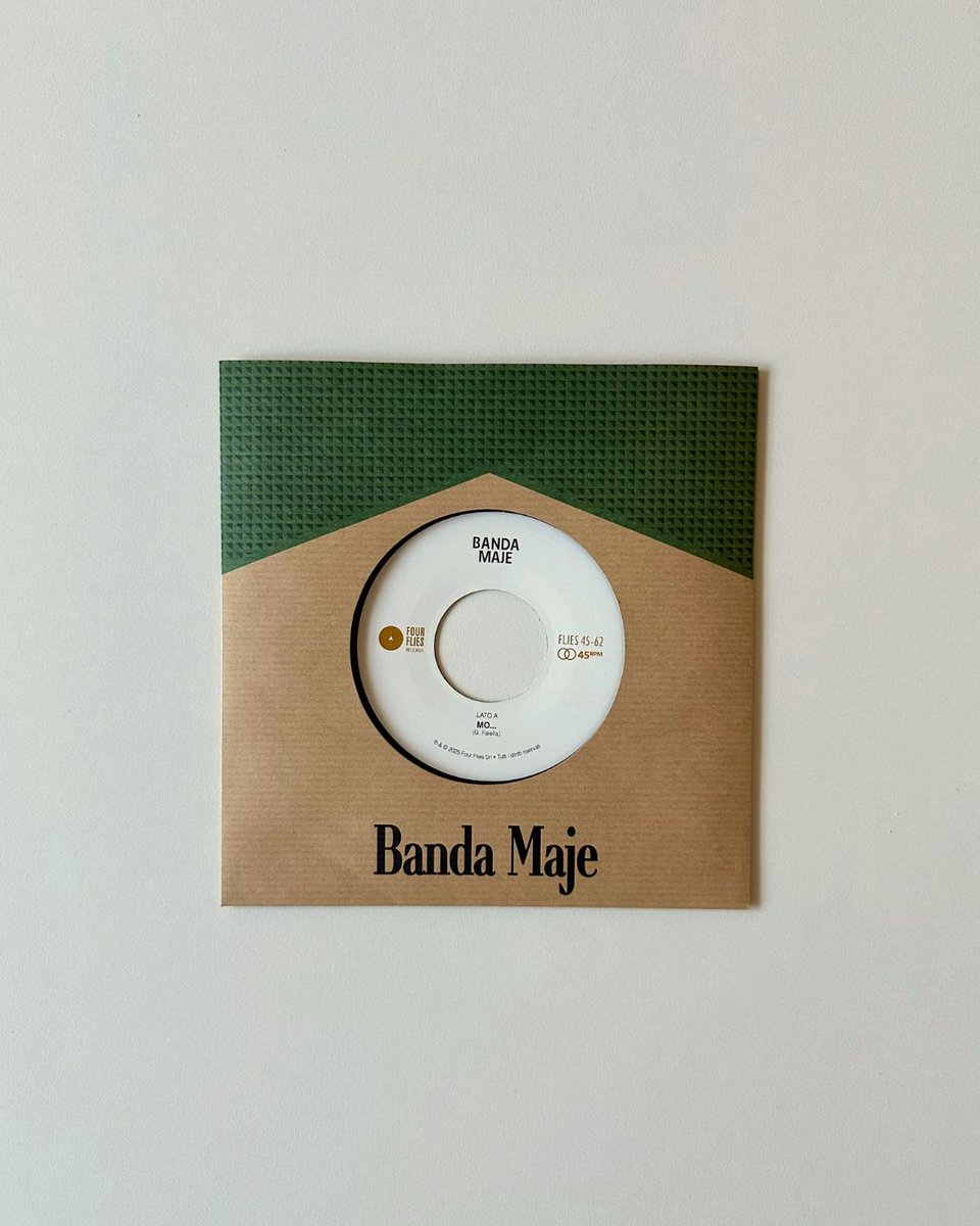 🚬 NEW RELEASE 🚬 

Banda Maje drops new 7-inch! Feat. Peppino Di Capri cover "Mo..." &amp; Brazilian folk "(Roda De) Samba Maje" with @amorpelaroda. 

Cinematic funk from Naples to Brazil! 

👉 found.ee/morodadesambam…