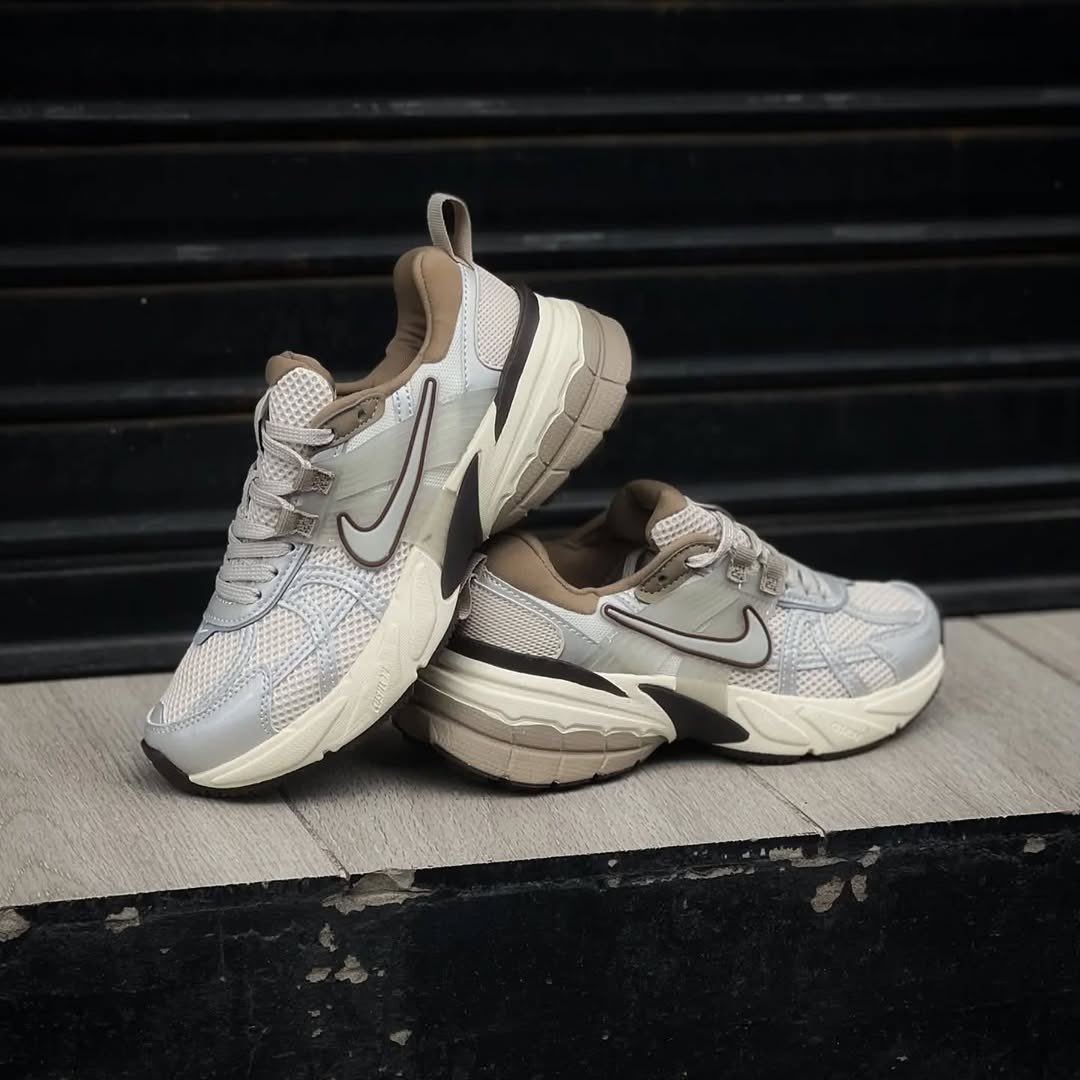 mactrendz's tweet image. WhatsApp +256755272634 for deliveries – Level up your sneaker game with the Nike Zoom Vomero 5 “Taupe Grey” 🧊 A blend of earthy neutrals and futuristic comfort. Sizes 38–45 available now!
#Vomero5 #NeutralVibes #UrbanStyleUG #KickGameStrong #SneakerPlugUG
