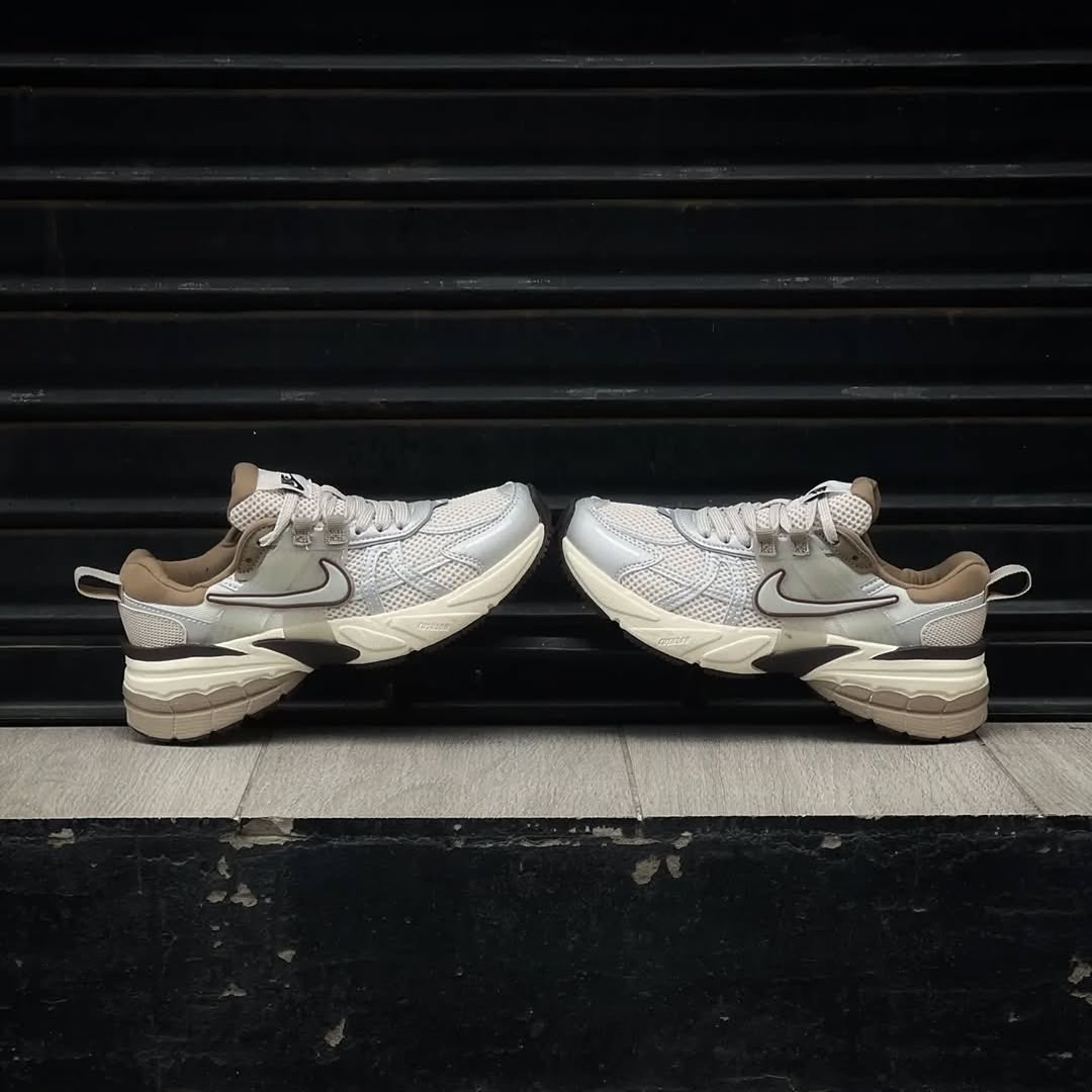 mactrendz's tweet image. WhatsApp +256755272634 for deliveries – Level up your sneaker game with the Nike Zoom Vomero 5 “Taupe Grey” 🧊 A blend of earthy neutrals and futuristic comfort. Sizes 38–45 available now!
#Vomero5 #NeutralVibes #UrbanStyleUG #KickGameStrong #SneakerPlugUG