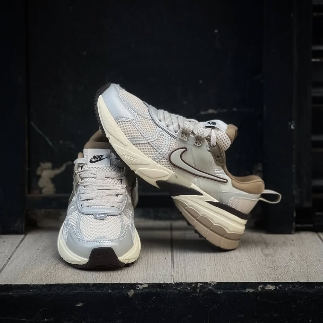 mactrendz's tweet image. WhatsApp +256755272634 for deliveries – Level up your sneaker game with the Nike Zoom Vomero 5 “Taupe Grey” 🧊 A blend of earthy neutrals and futuristic comfort. Sizes 38–45 available now!
#Vomero5 #NeutralVibes #UrbanStyleUG #KickGameStrong #SneakerPlugUG