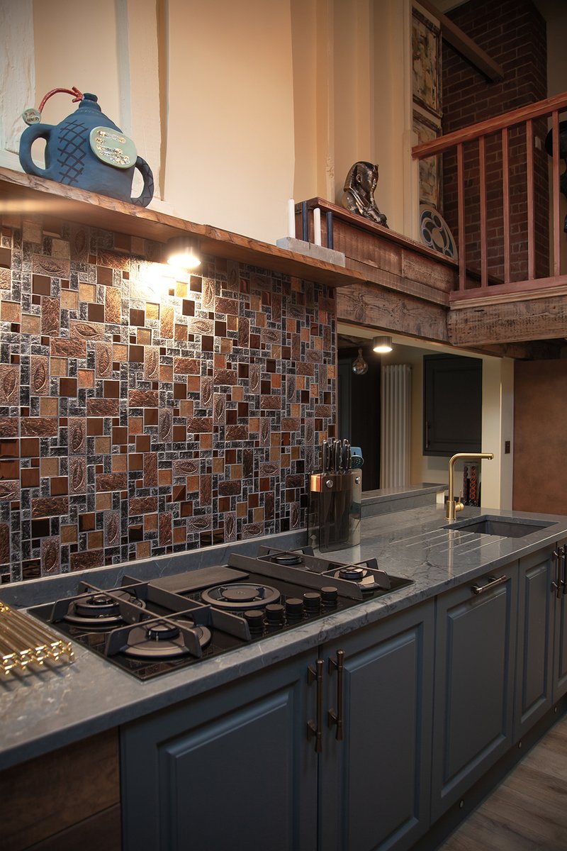 A beautiful, marble-inspired surface with a chic grey base, CRL Quartz Cristallo Gris features stunning, stone-effect patterning and subtle, copper tones which capture the light. It’s the perfect partner for metallic finishes and natural, organic materials such as wood.