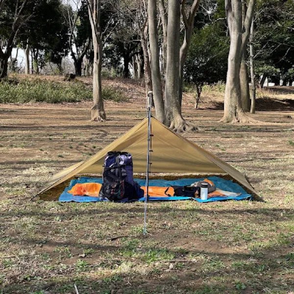 urawaRIMBA's tweet photo. TRAIL BUMから絶妙なサイズ感のタープが再入荷しました。

ソロ用のハイカータープとして。
またハンモックやバイクパッキングにも相性の良いアイテム。

12箇所のタイアウトループでいろいろなシチュエーションで設営可能です。

https://t.co/khn94iaazq

#trailbum #トレイルバム #ソロタープ https://t.co/38vk4qz37Y