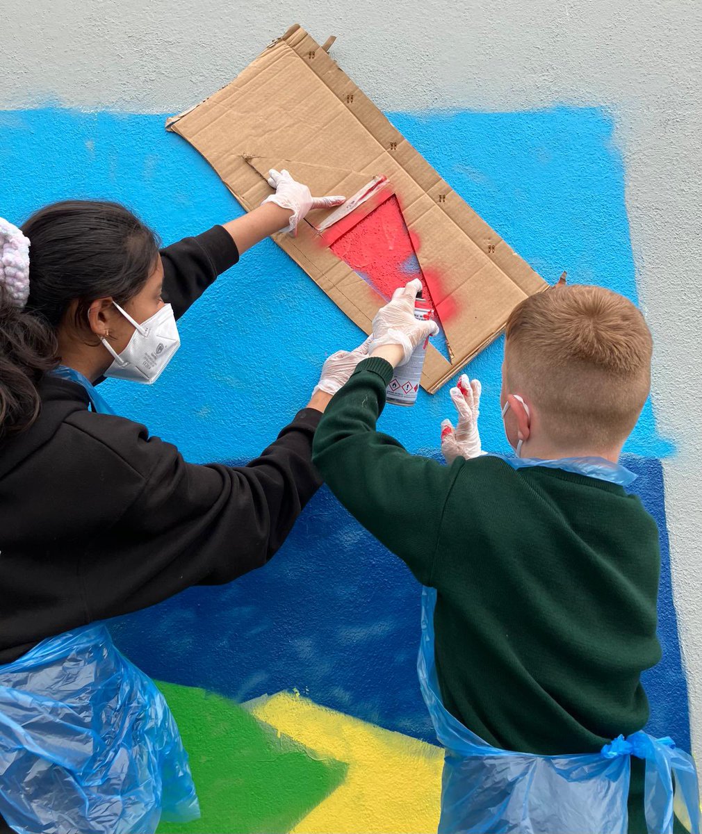 HolyFamilySchl's tweet photo. 6th Class are working hard with artist Claire Halpin to create a mural for the school, watch this space for the big reveal coming soon…👀 https://t.co/LExTg9LNNm