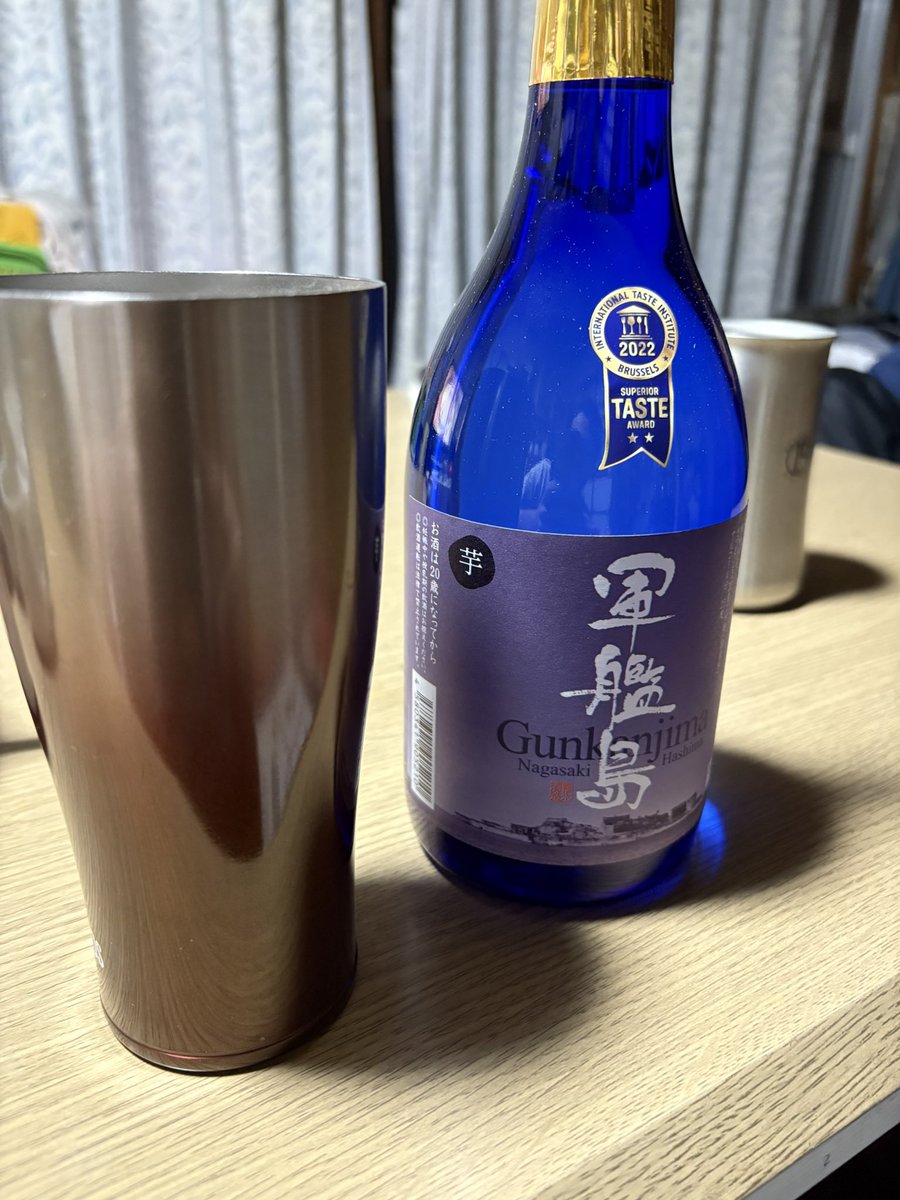 0624_hy's tweet photo. 瓶がすげー https://t.co/c75t0xDCSD